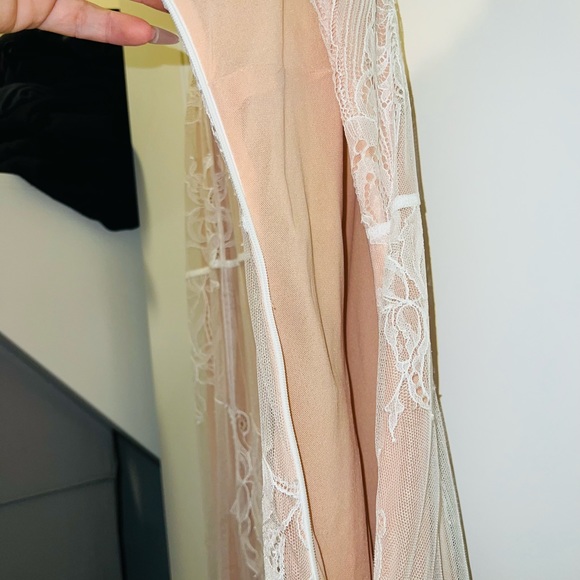 Cinq a sept lace nude dress - Picture 5 of 16